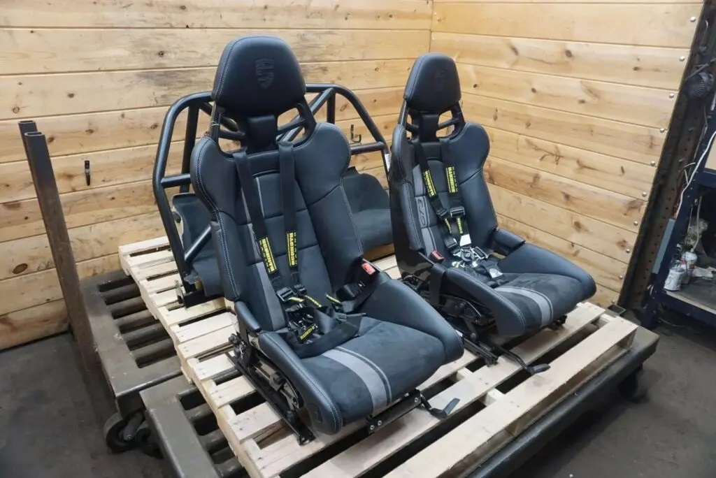 Set Carbon Fiber Bucket Seat Cantrell Roll cage & Rear