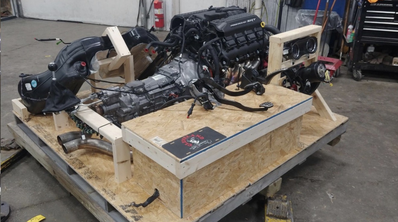6.4L 392 HEMI Engine & 6 Speed Manual Transmission 7k miles turnkey crate pallet